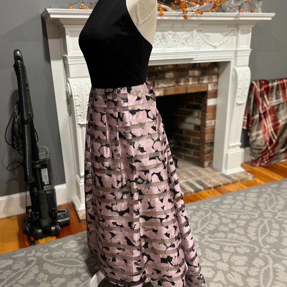 JS COLLECTIONS SHADOW GOWN - Picture 3 of 11